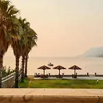 شقة Mantzaris Appartments